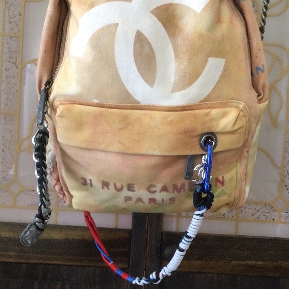 Chanel graffiti backpack bag runway 100% authentic 2014 Runway edition - Picture 5 of 14